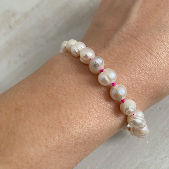 Barbie Pink Knotted Pearl Bracelet - Picture 6 of 9